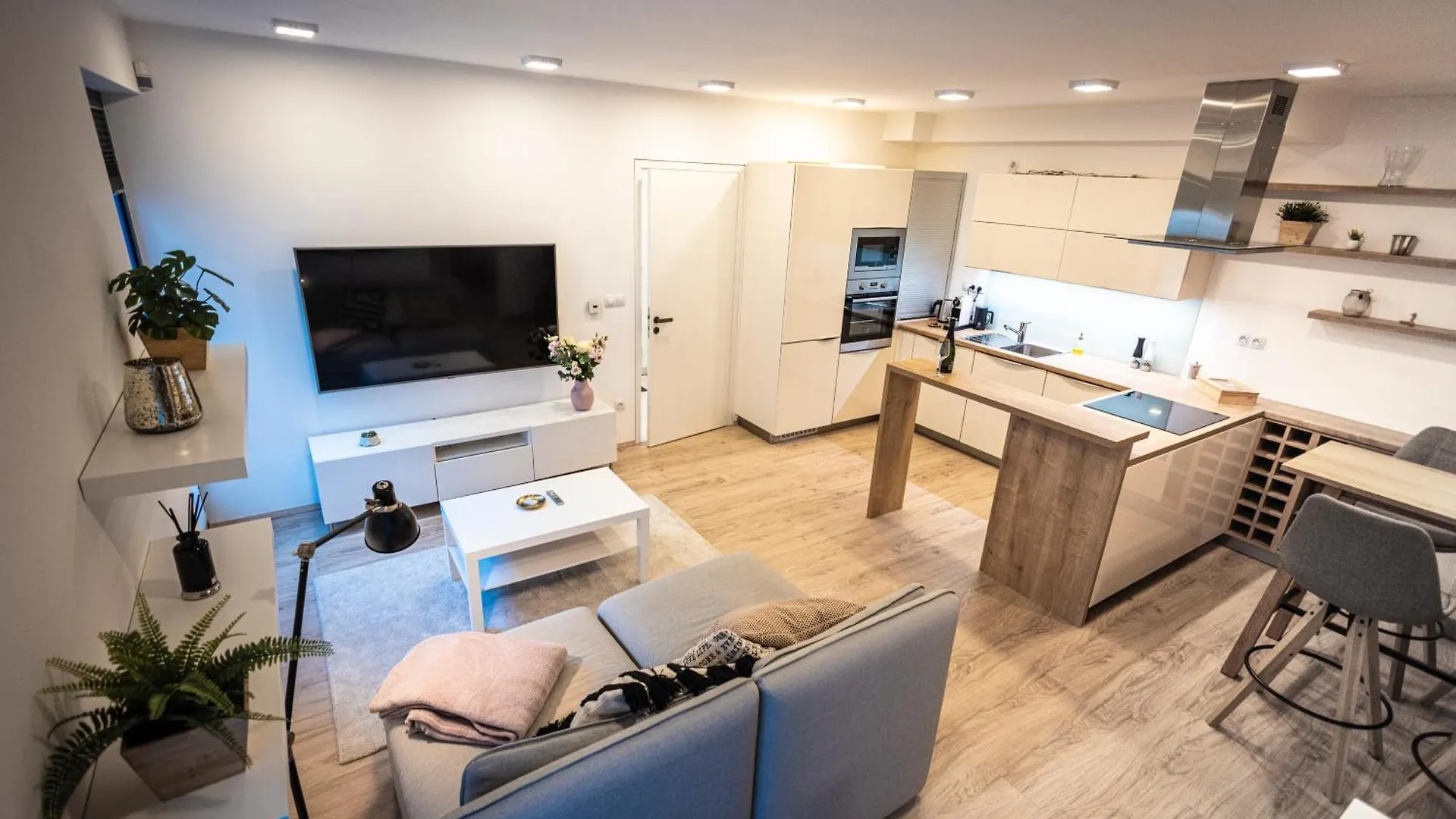 Luxury Angel Apartment With Terrace Πράγα